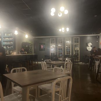 Hyde Park - Just a picture of the interior - Cocktail Bars Near Me - Webster, Texas