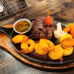 Bistec and Camarones