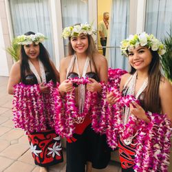 Manea Events - Lei Greeters