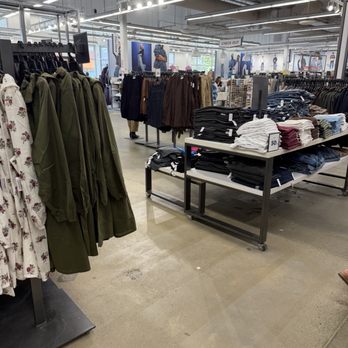 Old Navy - Men's Clothing Near Me - Hingham, Massachusetts