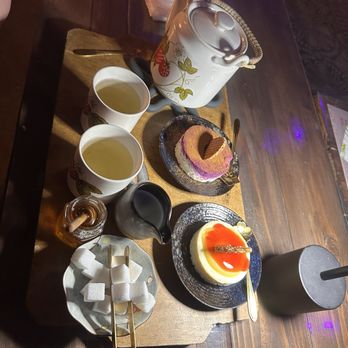 Isla Tea Lounge - Tea Rooms Near Me - Fresno, California