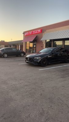 Dave's Hot Chicken by null