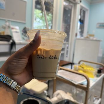 Tatte Bakery & Cafe | Old Town - House Iced Honey Halva Latte - 12 oz - Breakfast & Brunch Near Me - Alexandria, Virginia