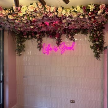 Lola's Handcrafted Churros - Interior - Desserts Near Me - Lisle, Illinois