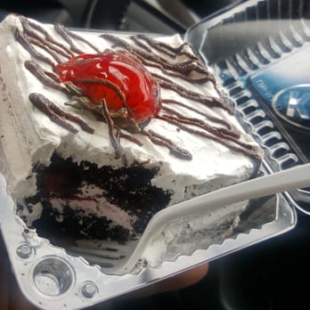 Ace Bakery - This cake was soo good.  So good you would wanna smack your mama.. Thank god my mom wasn't there... Lol - Custom Cakes Near Me - Chicago, Illinois