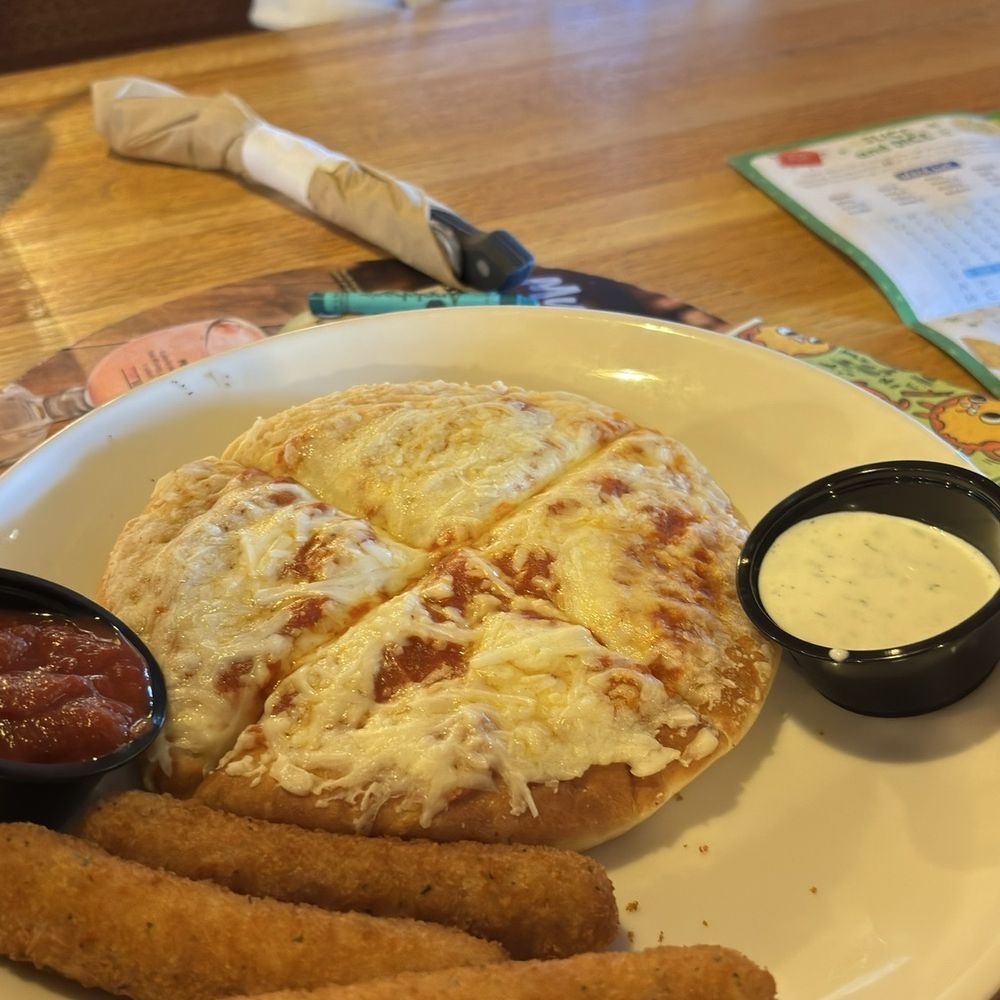 Applebee's Grill + Bar - Kids pizza with cheese sticks - Sports Bars Near Me - Commerce Township, Michigan