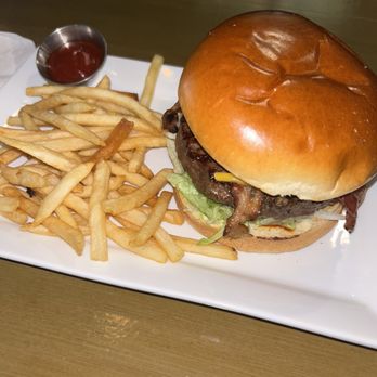 Wood n Tap - Bacon Burger - American Near Me - Hartford, Connecticut Wood n Tap - Bacon Burger - American Near Me - Hartford, Connecticut