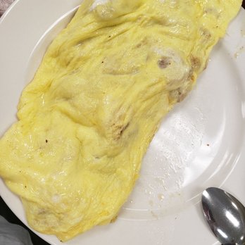 Bear E Patch Cafe - My plain looking seaside omelette but was shockingly good - Diners Near Me - Charleston, South Carolina