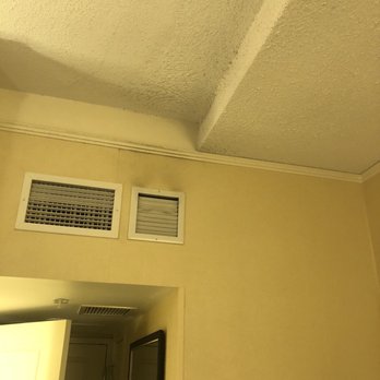 Peoria Marriott Pere Marquette - Disgusting air vents - Hotels Near Me - Peoria, Illinois