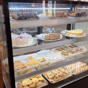 Enzo Benzo - Desserts - Donuts Near Me - Eliot, Maine