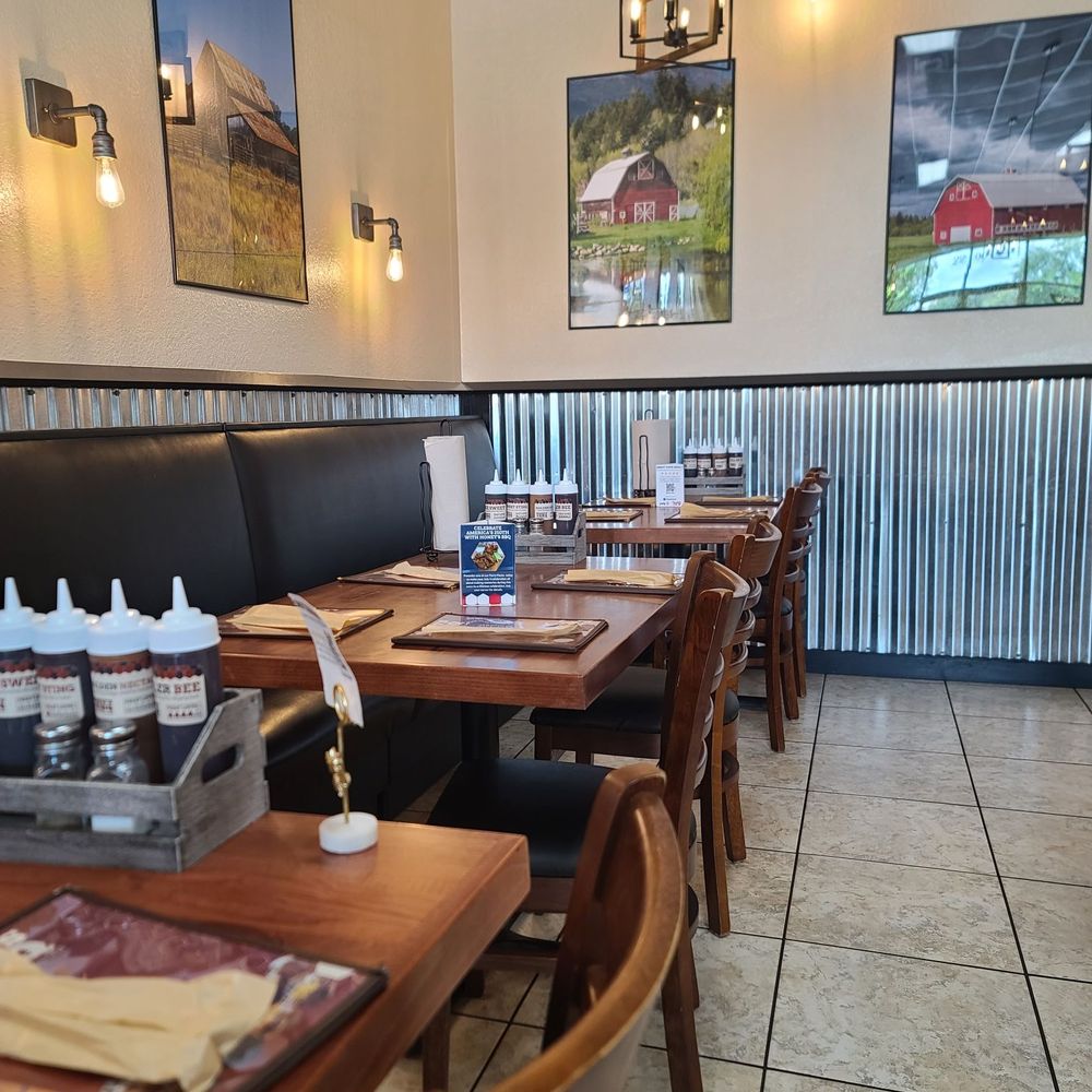 Honey's BBQ - Plenty of seating - Barbeque Near Me - Davenport, Florida Honey's BBQ - Plenty of seating - Barbeque Near Me - Davenport, Florida