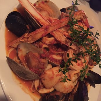Red Fox Restaurant & Bar - Zuppa Da Pece Fra Diavlo - Sandwiches Near Me - Middletown, Connecticut Red Fox Restaurant & Bar - Zuppa Da Pece Fra Diavlo - Sandwiches Near Me - Middletown, Connecticut