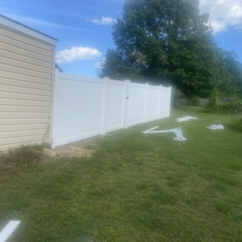 Ergeon - Back view of fence with 5 foot gate - Fences & Gates Near Me - Arlington, Virginia Ergeon - Back view of fence with 5 foot gate - Fences & Gates Near Me - Arlington, Virginia