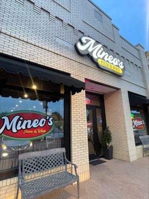 Mineo's Pizza & Wings by null