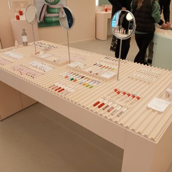 Glossier Chicago - Cosmetics & Beauty Supply Near Me - Chicago, Illinois