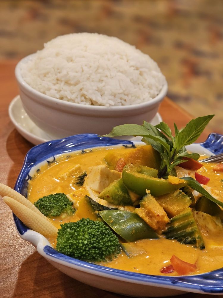 Takieng Thai Cuisine Logo