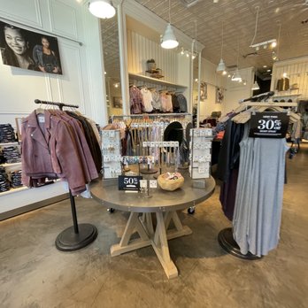 Lucky Brand - Men's Clothing Near Me - Albuquerque, New Mexico