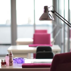 Vanity Rooms - manicure stations