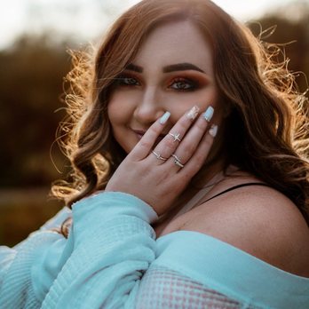 Cheyenne Hoff Photography - Senior picture - Session Photography Near Me Cheyenne Hoff Photography - Senior picture - Session Photography Near Me