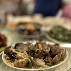 Seafood Cove 2 - 51. Clams with Basil / 香茉堄 / Nghêu Xào Lá Quế  | $23.95