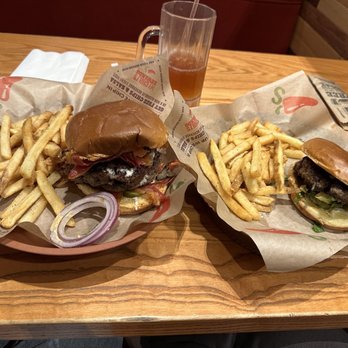 Chili's - Bacon Rancher*, Alex's Santa Fe Burger* Mango Iced Tea - American Near Me - Odessa, Texas
