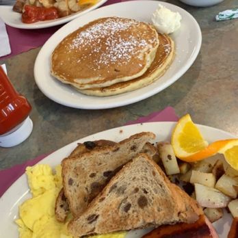 Banners Restaurant - Breakfast & Brunch Near Me - Conway, New Hampshire Banners Restaurant - Breakfast & Brunch Near Me - Conway, New Hampshire