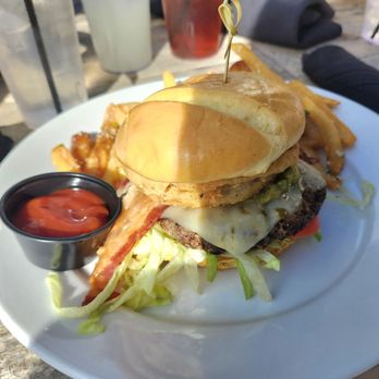 Good Liquid Brewing - Haymaker burger - Breweries Near Me - Sarasota, Florida