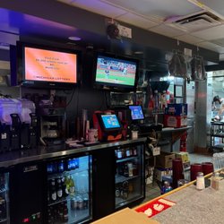 Red Rooster Pizzeria - Bar area
