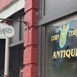 Corn County Antiques - Signage.