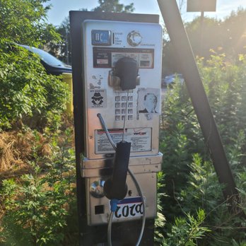 Bayside Marina - Generation Z & Millennial babies. This is a pay phone we used before the invention of cellphones. See the physical pushbuttons? - Marinas Near Me - Bayside, New York Bayside Marina - Generation Z & Millennial babies. This is a pay phone we used before the invention of cellphones. See the physical pushbuttons? - Marinas Near Me - Bayside, New York