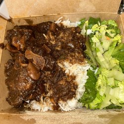 Oxtail meal with white rice and salad