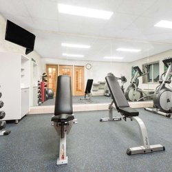 Days Inn & Suites by Wyndham Dumas - Health club