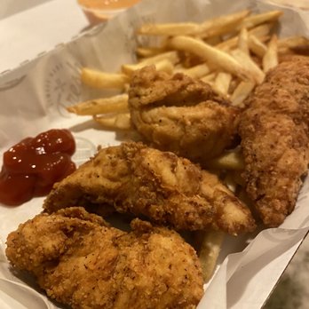 Slim Chickens - Classic Meal (missing 2 pcs of toast bc I already ate it) - Southern Near Me - Irving, Texas