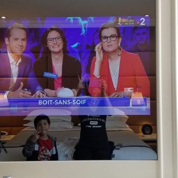 Hotel R de Paris - French TV in the mirror - Hotels Near Me - Paris, 75 Hotel R de Paris - French TV in the mirror - Hotels Near Me - Paris, 75