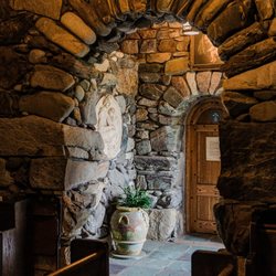 St Ann's Episcopal Church - Fantastic stone arches in the interior