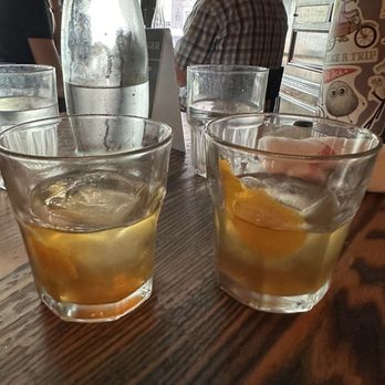 Blind Tiger Pub - Honeysuckle old-fashioned - American Near Me - Charleston, South Carolina Blind Tiger Pub - Honeysuckle old-fashioned - American Near Me - Charleston, South Carolina