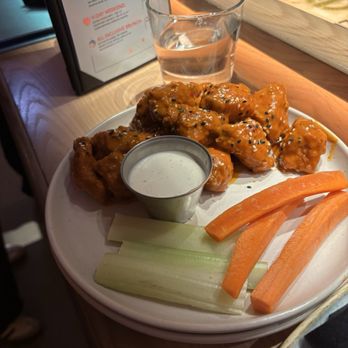 Electric Shuffle - Buffalo wings - Cocktail Bars Near Me - Chicago, Illinois
