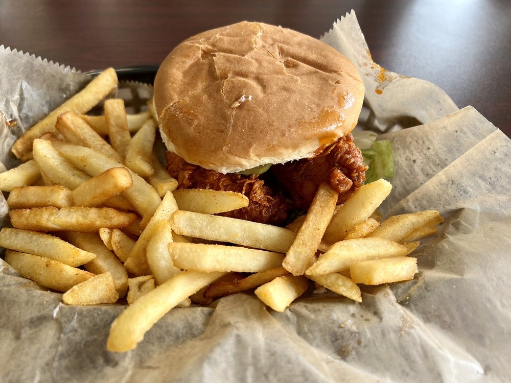 Martin’s Chicken & Waffles Logo