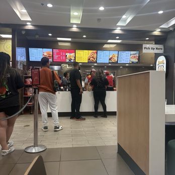 Jollibee - Fast Food Near Me - Concord, California