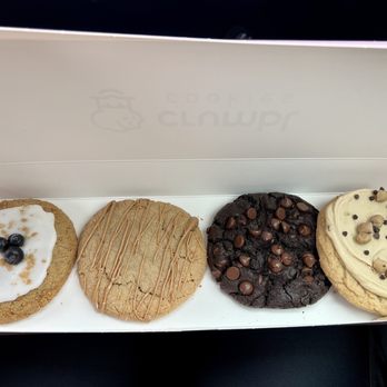 Crumbl - Glendora - Bakeries Near Me - Glendora, California