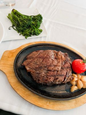 Milton's Cuisine & Cocktails by null