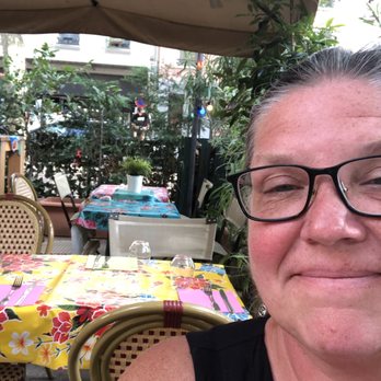L’ Assiette sur la Place - Fun outdoor area with plenty of seating - French Near Me - Lyon, 69 L’ Assiette sur la Place - Fun outdoor area with plenty of seating - French Near Me - Lyon, 69