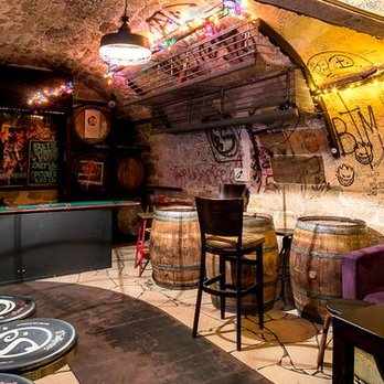 O Sullivans Rebel Bar - Salle du Bas avec Table de Beer Pong - Irish Pub Near Me - Paris, 75 O Sullivans Rebel Bar - Salle du Bas avec Table de Beer Pong - Irish Pub Near Me - Paris, 75