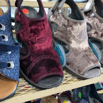 Shoe S 5321 N Clark - Alamo Shoes Clark Street Chicago Shoe S 5321 N Clark - Alamo Shoes Clark Street Chicago