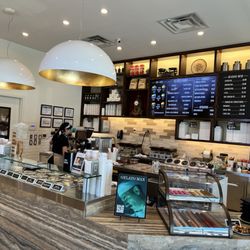 Botolino Gelato Artigianale - Interior of this amazing and beautiful place!