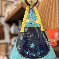 Antiques & Uniques
