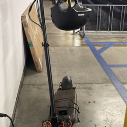 LA Golden Bicycle Shop - E-scooter