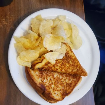 Jean's Family Kitchen - Grilled cheese n chips - American Near Me - Hugo, Colorado