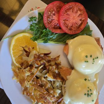 Paula's Pancake House - Egg's Hemingway with a Side of Hashbrowns - Breakfast & Brunch Near Me - Solvang, California