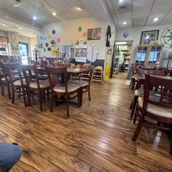 J-Mike's Flavor Station - Seating area